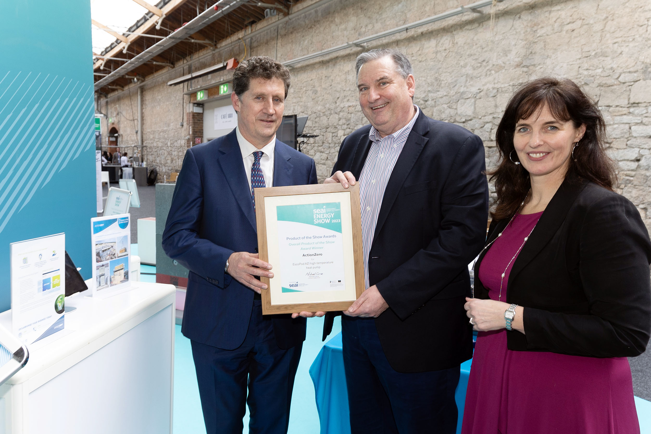 30-3-23
SEAI Energy Show 2023 Product of the Show award winner
Picture shows Minister for Environment, Climate, and Communications,  Eamon Ryan TD; Denis Collins, CEO, of Action Zero, who were named SEAI Product of the show winners for their high temperature heat pump ; and Margie McCarthy, Director of Research and Policy Insight SEAI. Pic:naoise Culhane Photography-no fee